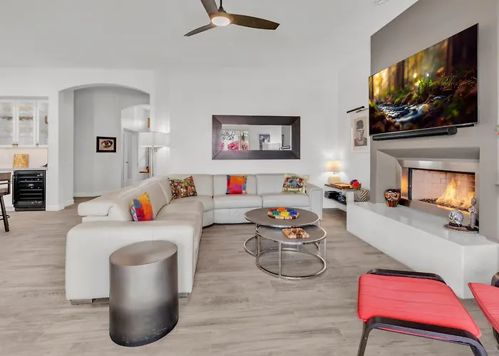 Modern, Upgraded, Resort-style Holiday home