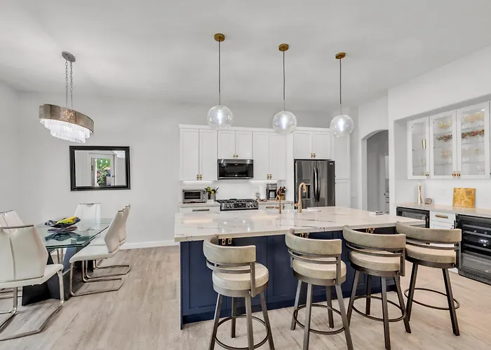 Modern, Upgraded, Resort-style Holiday home *
