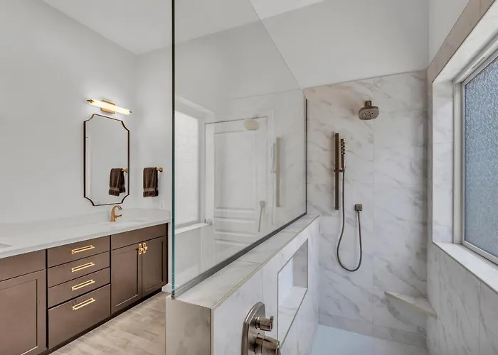 Modern, Upgraded, Resort-style Holiday home Chandler