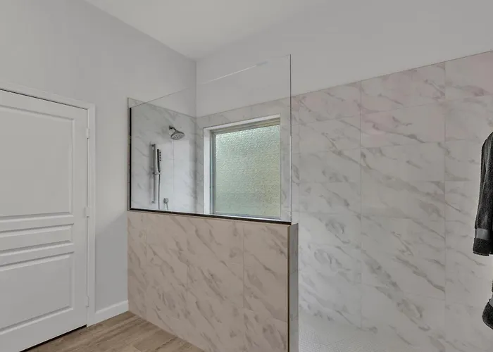 Modern, Upgraded, Resort-style Holiday home Chandler